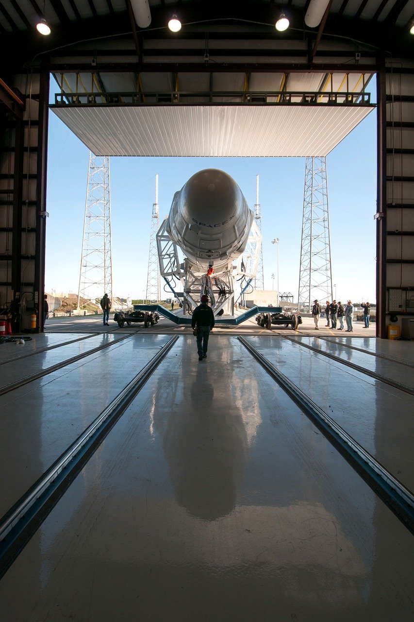 hangar, rocket, rocket science-693230.jpg