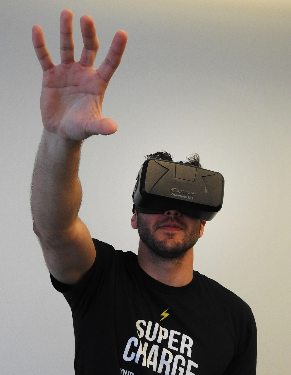 man, virtual reality, oculus-1416136.jpg